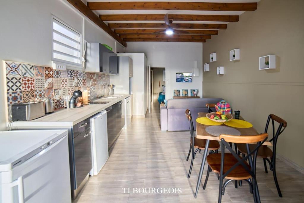 Appartement Le Ti Bourgeois à Riviere-Salee Extérieur photo